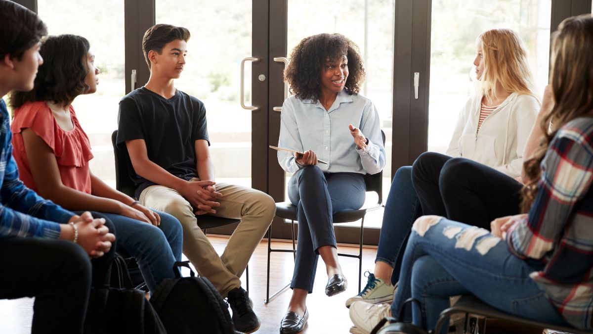Online General English group classes for adults with live lessons and experienced teachers